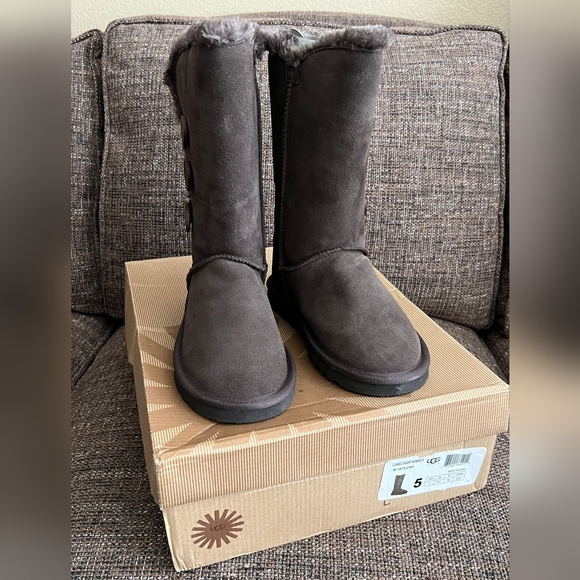 NIOB UGG Women's Bailey Button Triplet II Boot Size 5 NWT New NWB - Picture 7 of 10
